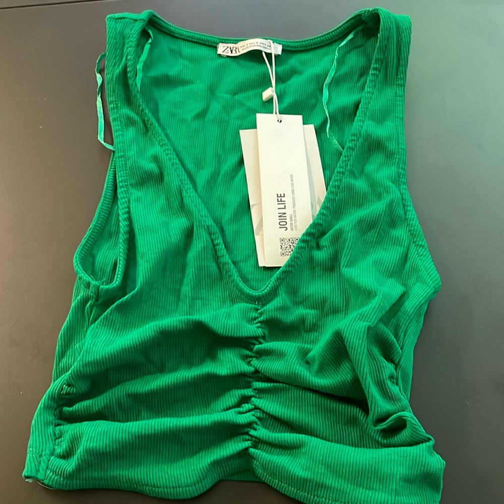 NWT V-Neck Ruched Ribbed Cropped Tank